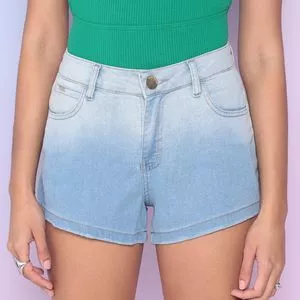 Short Jeans Com Recortes<BR>- Azul Claro<BR>- JEANS.COM
