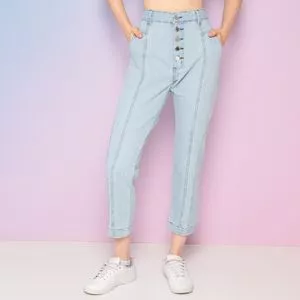 Calça Jeans Cropped Com Recortes<BR>- Azul Claro<BR>- Zune