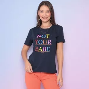 Camiseta Not Your Babe<BR>- Azul Marinho & Amarela