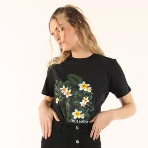 Camiseta Floral<BR>- Preta & Branca