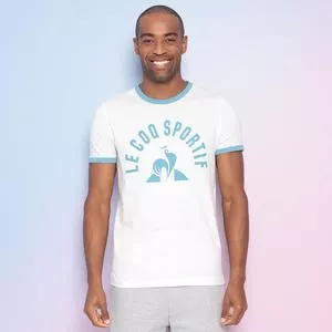 Camiseta Com Inscrições<BR>- Branca & Azul Claro<BR>- Le Coq Sportif