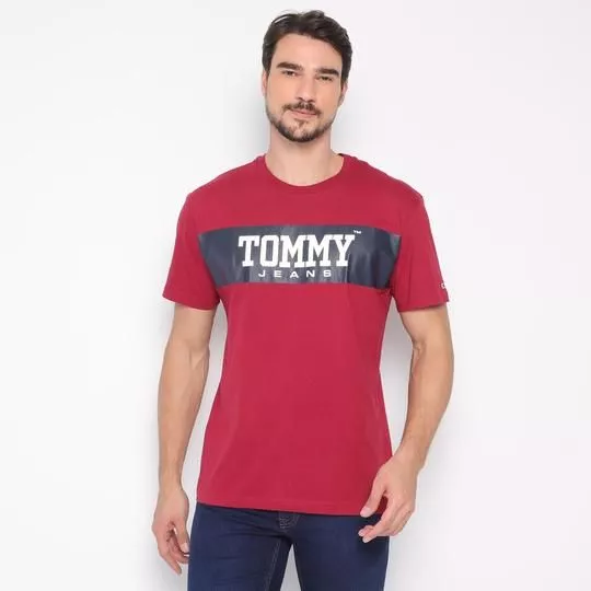 Camiseta Com Tommy Jeans®- Bordô & Branca