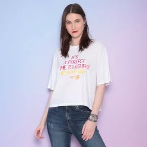Camiseta It's A Perfect Time To Believe<BR>- Off White & Rosa