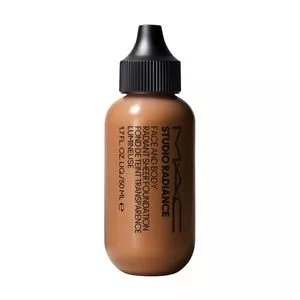 Base Studio Radiance Face And Body<BR>- C6<BR>- 50ml<BR>- MAC