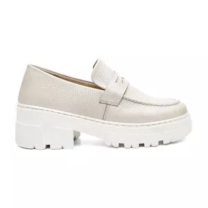 Loafer Em Couro<BR>- Off White<BR>- Salto: 5cm<BR>- Vittal Calçados