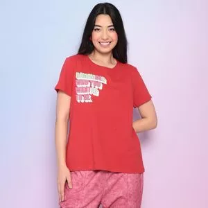 Camiseta Com Inscrições<BR>- Vermelho Escuro & Rosa<BR>- Enfim