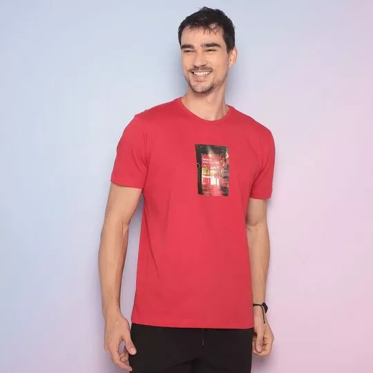 Camiseta Com Inscrições - Vermelha & Preta - Forum