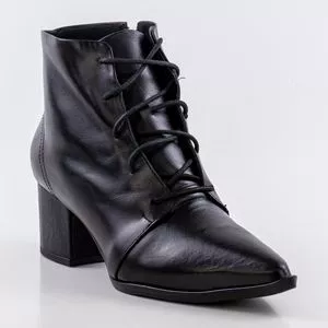 Bota Lisa<BR>- Preta<BR>- Salto: 5,5cm