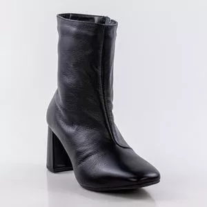 Bota Lisa<BR>- Preta<BR>- Salto: 7cm