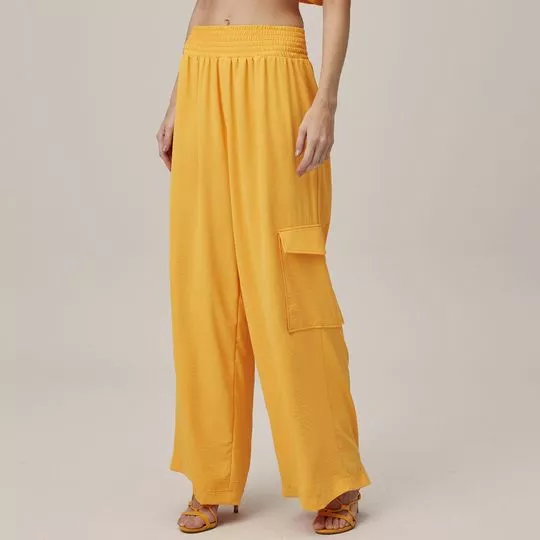 Calça Wide Leg Com Bolsos- Amarela- Lança Perfume