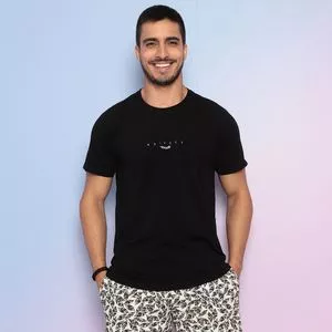 Camiseta Com Inscrição<BR>- Preta