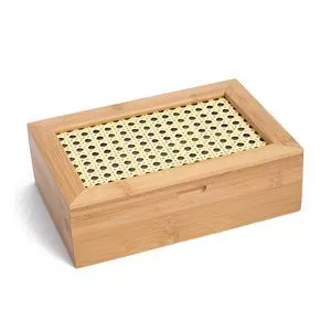 Caixa Decorativa Palha Indiana<BR>- Bambu & Bege Claro<BR>- 7,5x24x16,5cm<BR>- Oikos