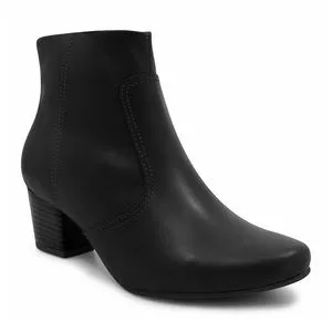 Bota Em Couro<BR>- Preta<BR>- Salto: 5,5cm