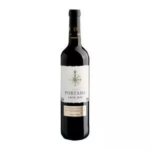 Vinho Portada Lote DFJ Tinto<BR>- Castelão, Tinta Roriz, Caladoc, Touriga Nacional & Pinot Noir<BR>- Portugal, Lisboa<BR>- 750ml<BR>- Dfj