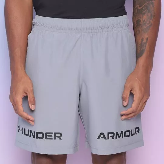 Bermuda Under Armour® -  Cinza Claro & Preta - Under Armour