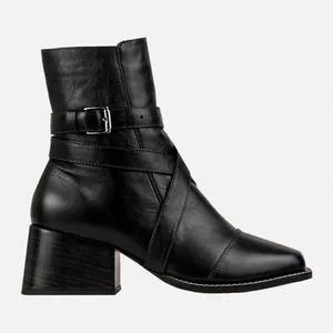 Bota Em Couro<BR>- Preta<BR>- Salto: 7cm