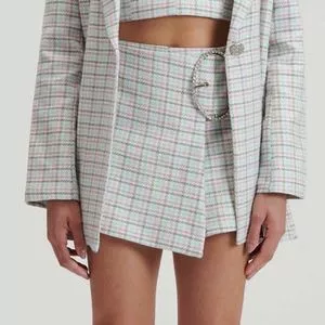 Short Saia Xadrez Com Linho<BR>- Off White & Cinza