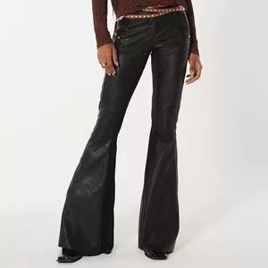 Calça Flare Com Bolsos<BR>- Preta