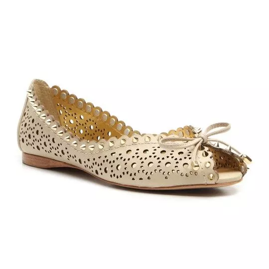 Sapatilha Em Couro Com Spikes- Bege Claro