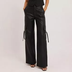 Calça Wide Leg Cargo<BR>- Preto<BR>- Consciência Jeans