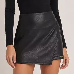 Short Saia Material Sintético Franzido Lateral<BR>- Preto<BR>- Consciência Jeans